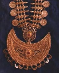 A traditional gold necklace, worn by ladies.