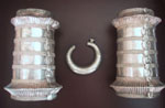 Kanda and Kambi , were traditionally worn by Maher women. Kanda and Kambi , were traditionally worn by Maher women.