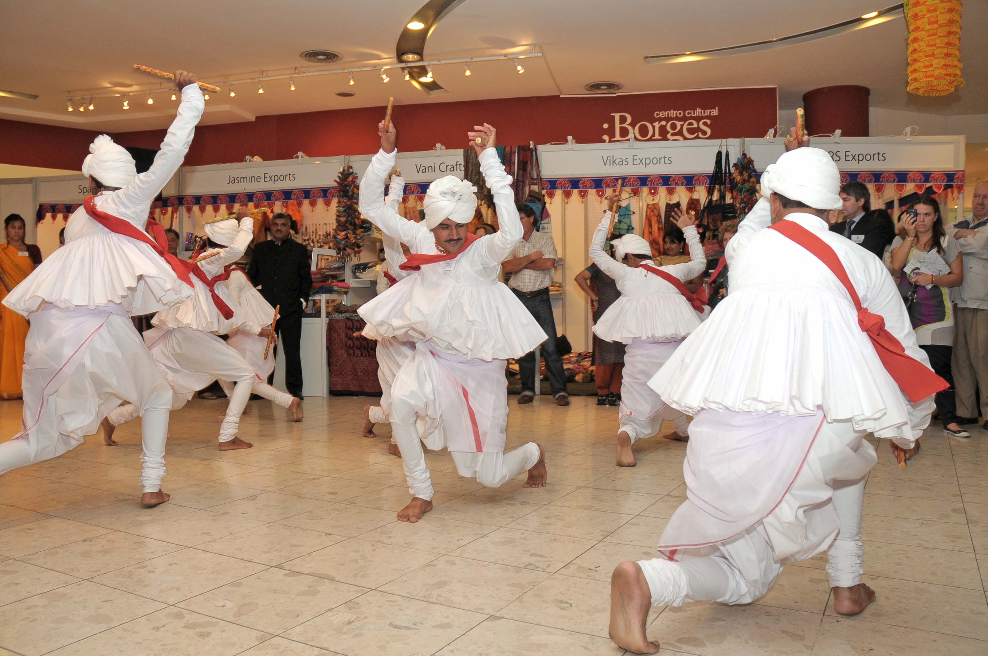 Chaya Maher Dandiya Mandli performs at Festival of India in Argentina