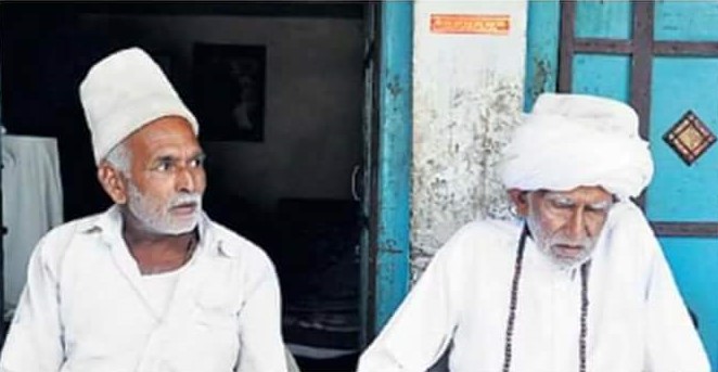 Maher Parivar reading Ramayan