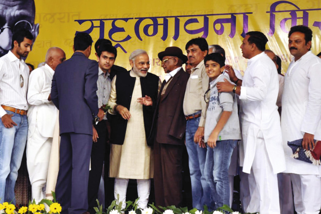 Shri B. M. Ratiya, President of Junagadh Maher Samaj with Mahers meeting Shri Narendra Modi Ji at an event